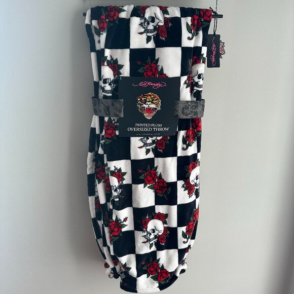 New Ed Hardy Black White Skulls Heart 60x70 Throw Blanket Halloween Red Roses - Picture 1 of 2